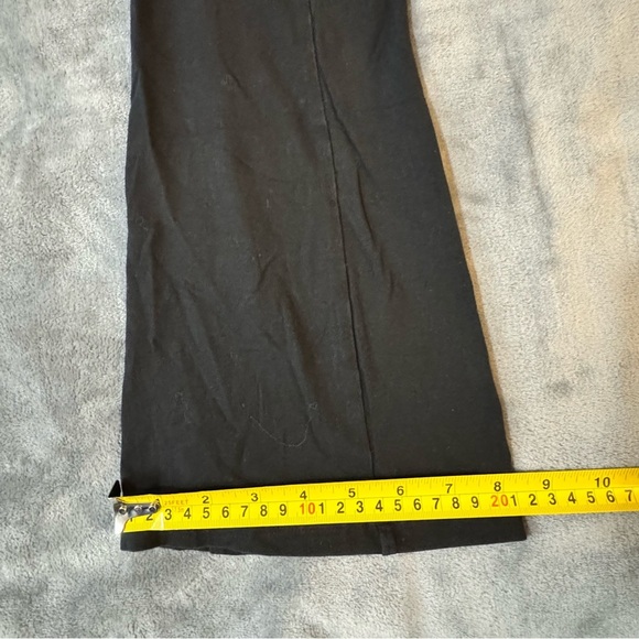 TNA Black Flare Pants

#1238 - Picture 5 of 11